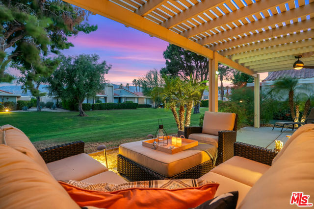 72305 Rodeo Way, Rancho Mirage CA: https://media.crmls.org/mediaz/33ad73bc-7bd2-4d49-bb12-ff0a389602ee.jpg