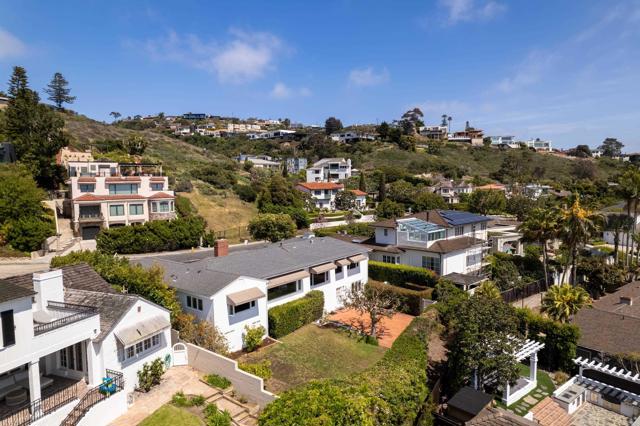 6018 Folsom Drive, La Jolla CA: https://media.crmls.org/mediaz/33ad8e29-8bce-4333-a83b-5d981339848b.jpg