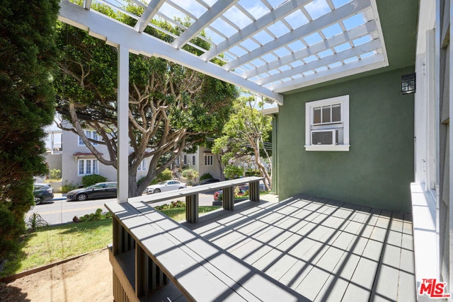 607 Ashland Avenue, Santa Monica CA: https://media.crmls.org/mediaz/33ad9cfe-b363-433b-b24b-b53ae49cb4f0.jpg