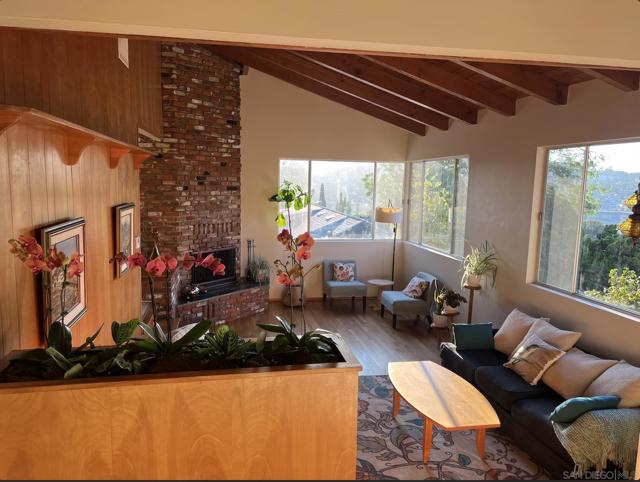 3958 Kenwood Dr, Spring Valley CA: https://media.crmls.org/mediaz/33adce91-9b6e-473c-b95c-f908576b8de9.jpg