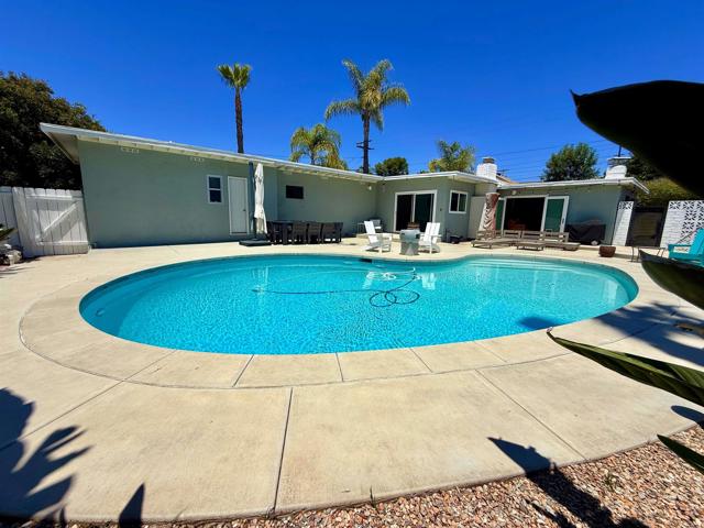 1461 Sunrise Drive, Vista CA: https://media.crmls.org/mediaz/33ae0cc7-3f85-4d82-94f3-35db6a733fc6.jpg