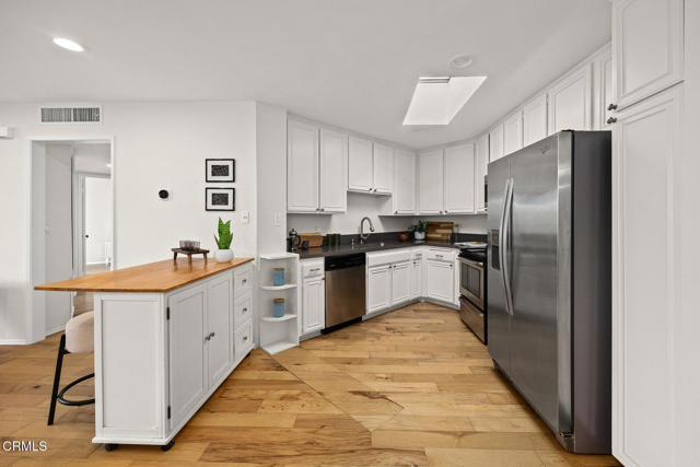 4499 Via Marisol, Los Angeles CA: https://media.crmls.org/mediaz/33ae2342-beb2-460f-81eb-7d48c850d5eb.jpg