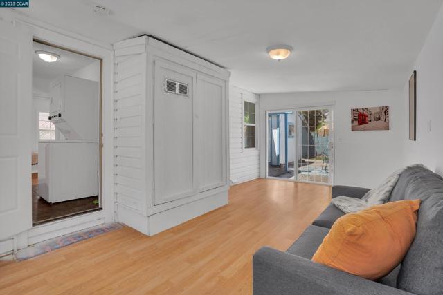 881 Merle Ave, Martinez CA: https://media.crmls.org/mediaz/33ae3c43-eee4-49db-b831-d1697d6a318a.jpg