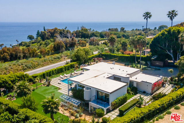 6320 VIA CATALDO Street, Malibu CA: https://media.crmls.org/mediaz/33ae5879-34ba-4ba1-9581-c9ba1ee4933a.jpg