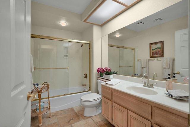 48135 Vista Cielo, La Quinta CA: https://media.crmls.org/mediaz/33ae9bf2-e991-4f89-9375-55555128bf6c.jpg