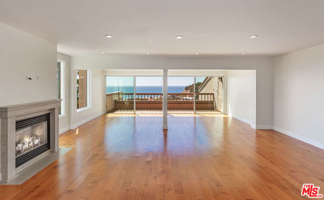 23914 De Ville Way, Malibu CA: https://media.crmls.org/mediaz/33ae9e34-26c3-4a78-b88c-203e43ec9d54.jpg