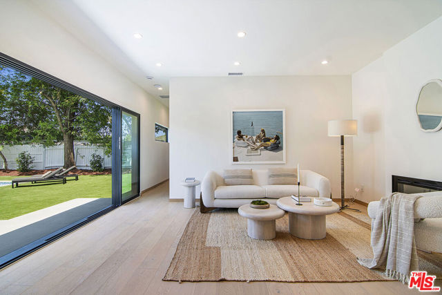 22616 Hatteras Street, Woodland Hills CA: https://media.crmls.org/mediaz/33aecf94-25a0-4356-8d6a-7270e672e64c.jpg