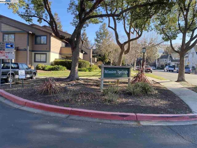 178 Hackamore Cmn, Fremont CA: https://media.crmls.org/mediaz/33aff6bb-4b82-4a32-bc39-c28fe038d88b.jpg