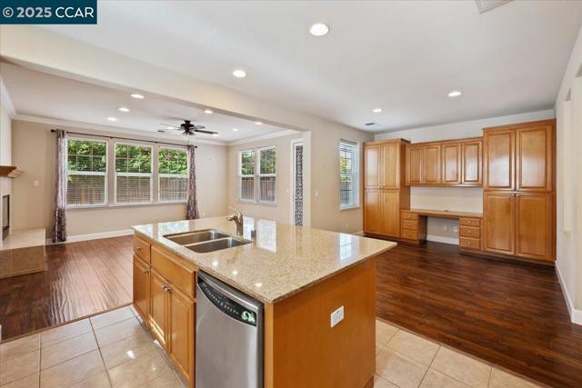 2901 Embleton Ln, San Ramon CA: https://media.crmls.org/mediaz/33b0207a-d332-41bc-9e51-a2c7b76bcb83.jpg