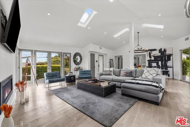 Drew Fenton | 1130 El Medio Avenue Pacific Palisades CA | MLS: 6875987