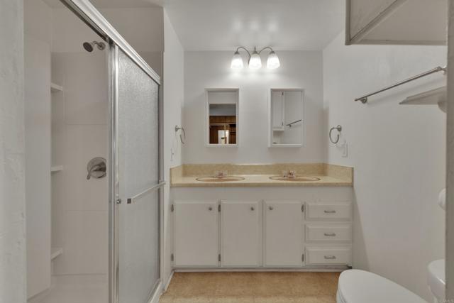 Home for Sale in Lakeside