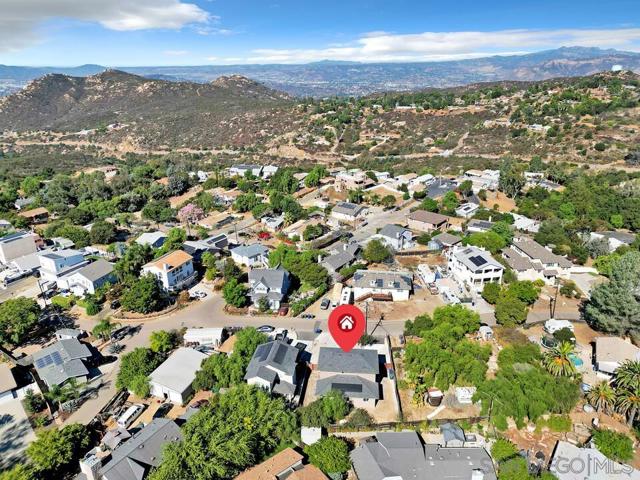 130 Scenic Dr, El Cajon CA: https://media.crmls.org/mediaz/33b11eee-c9b5-4738-9b2e-4646ebe0eefb.jpg