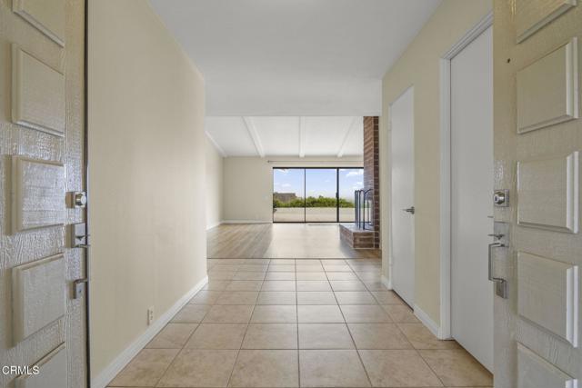 7024 Meadowview Court, Ventura CA: https://media.crmls.org/mediaz/33b126fa-d2ab-4cca-b20d-ec7dfe99b0bd.jpg