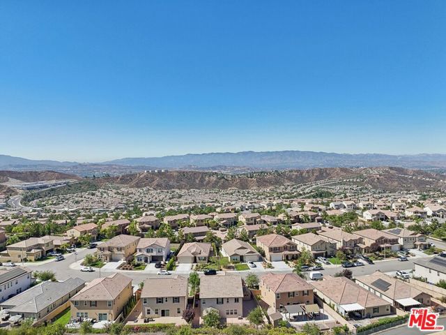 19317 Bension Drive, Santa Clarita CA: https://media.crmls.org/mediaz/33b1d8cf-4260-450b-afcf-ca3f36319f93.jpg
