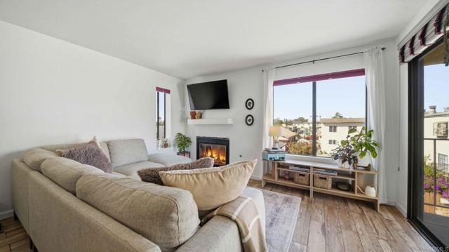 Detail Gallery Image 2 of 32 For 2956 C St #15,  San Diego,  CA 92102 - 2 Beds | 1/1 Baths