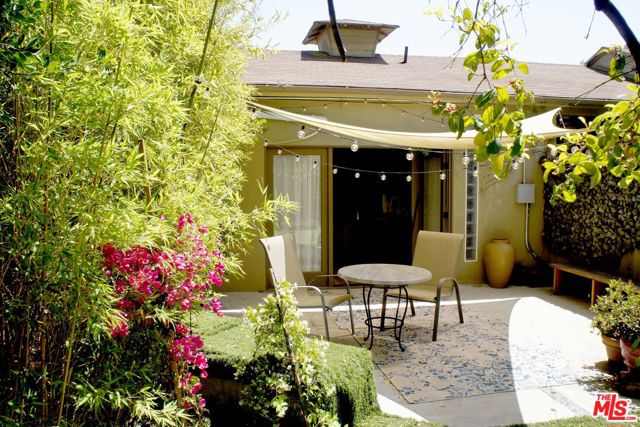 2299 Beverwil Drive, Los Angeles CA: https://media.crmls.org/mediaz/33b215fd-b5bc-4f2d-8a1e-6432c09d84de.jpg