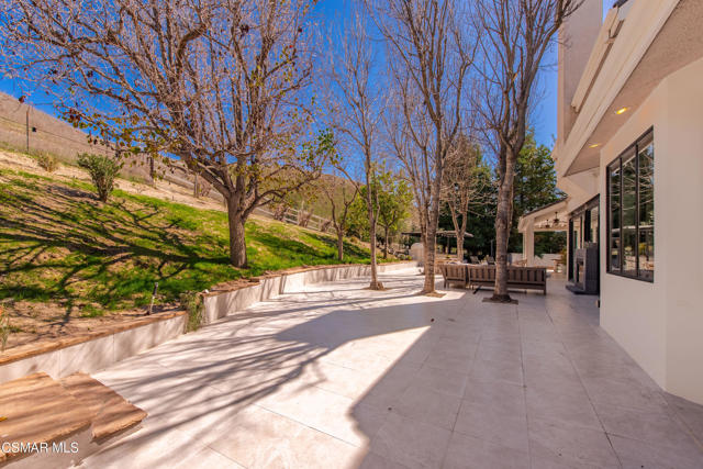 6144 1/4 Chesebro Road, Agoura Hills CA: https://media.crmls.org/mediaz/33b26454-0c11-447d-800f-51711337e6e4.jpg