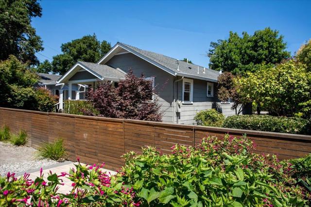524 8th Avenue, Menlo Park CA: https://media.crmls.org/mediaz/33b3058b-dd5b-4687-a7f9-4524d90c21ea.jpg