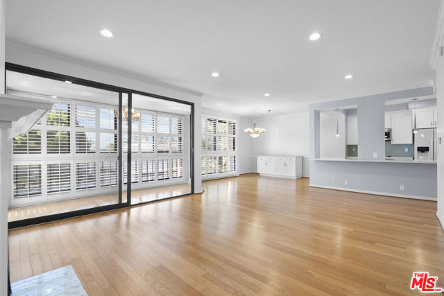 4477 Wilshire Boulevard, Los Angeles CA: https://media.crmls.org/mediaz/33b33541-6935-4d41-904e-add99d30bab6.jpg