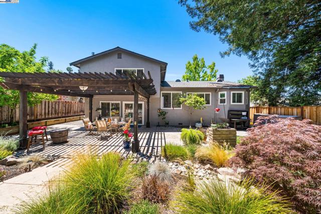 868 Madeira Dr, Pleasanton CA: https://media.crmls.org/mediaz/33b33625-5567-4d44-b8e6-4596869187dc.jpg
