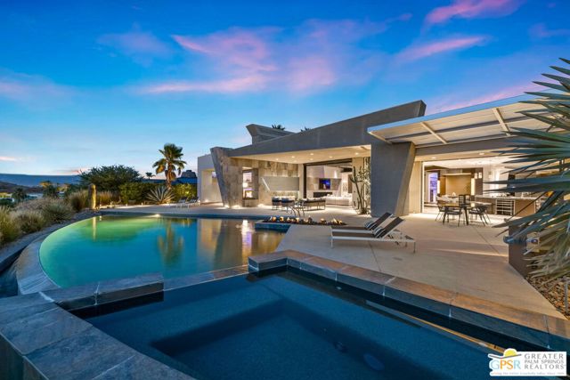 25 Sierra Vista Drive, Rancho Mirage CA: https://media.crmls.org/mediaz/33b343a9-635f-4675-8668-e37356b1f37a.jpg