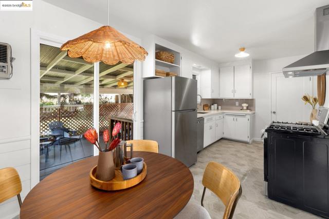 2234 Lobert St, Castro Valley CA: https://media.crmls.org/mediaz/33b37746-7a89-438a-9e1e-557681f382b2.jpg