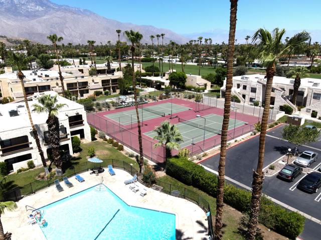 5300 E Waverly Drive, Palm Springs CA: https://media.crmls.org/mediaz/33b3cd09-f8be-4f5c-8f7b-5e1163757c50.jpg