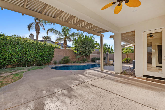 44865 Via Alondra, La Quinta CA: https://media.crmls.org/mediaz/33b54701-2344-407b-804a-832abafb9544.jpg