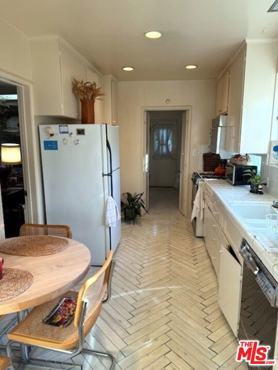 168 N Wetherly Drive, Beverly Hills CA: https://media.crmls.org/mediaz/33b5ba9e-57ce-4635-bf5f-6224aa85d8bd.jpg