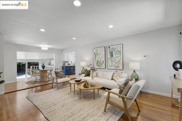 615 Manuel Dr, Novato CA: https://media.crmls.org/mediaz/33b5e9b9-ebe3-4b19-bd98-92f901af09af.jpg
