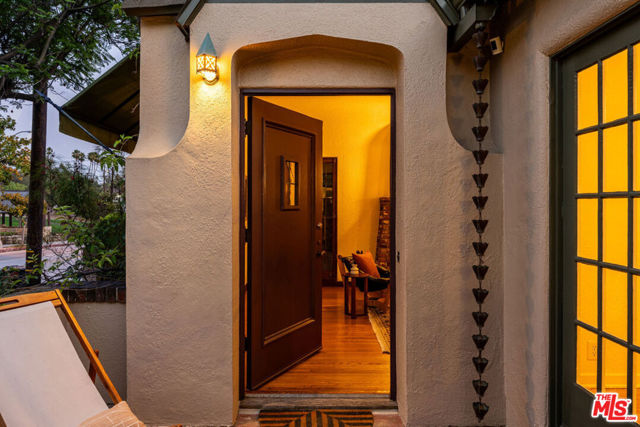 1117 N Avenue 64, Los Angeles CA: https://media.crmls.org/mediaz/33b624f4-251d-4291-9f0a-03cc41a5bda2.jpg