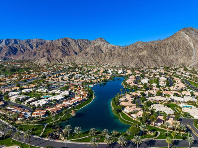 48211 Vista De Nopal, La Quinta CA: https://media.crmls.org/mediaz/33b6fc3f-021c-4216-ab84-a65c221c45f8.jpg