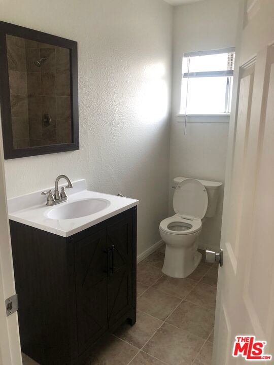 410 N Frederic Street, Burbank CA: https://media.crmls.org/mediaz/33b7fe2a-58b9-4069-822e-6c98d3fdb3d3.jpg