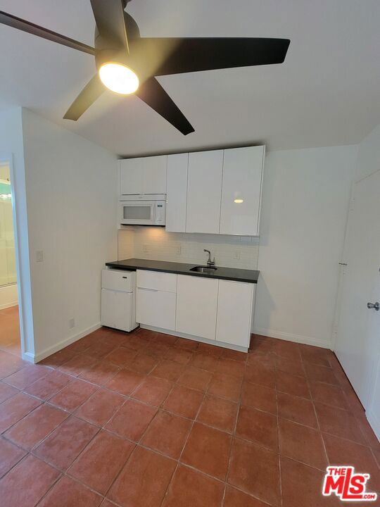 109 Brooks Avenue, Venice CA: https://media.crmls.org/mediaz/33b80cc4-9a5f-4c20-a727-08ef5da472b2.jpg