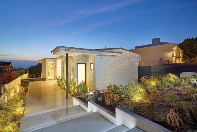 537 N Granados Avenue, Solana Beach CA: https://media.crmls.org/mediaz/33b82077-898f-463a-84b8-1073dff59f6e.jpg