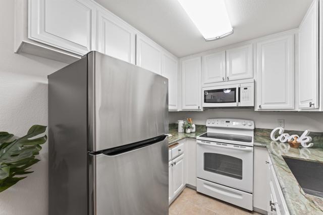 Detail Gallery Image 3 of 12 For 6330 Genesee Ave #220,  San Diego,  CA 92122 - 1 Beds | 1 Baths