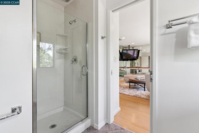127 Devin Dr, Moraga CA: https://media.crmls.org/mediaz/33b99459-3146-4494-961c-abd06dc5f835.jpg