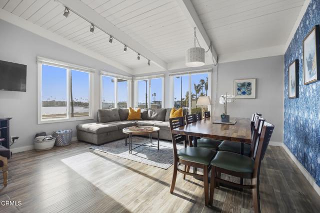 2924 Lakeshore Court, Oxnard CA: https://media.crmls.org/mediaz/33ba63d4-ddb5-476e-842d-56f5e2616442.jpg