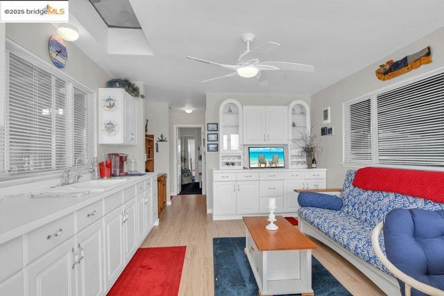 3824 Stone Rd, Bethel Island CA: https://media.crmls.org/mediaz/33bab01e-7981-4192-b026-0316d6b70847.jpg