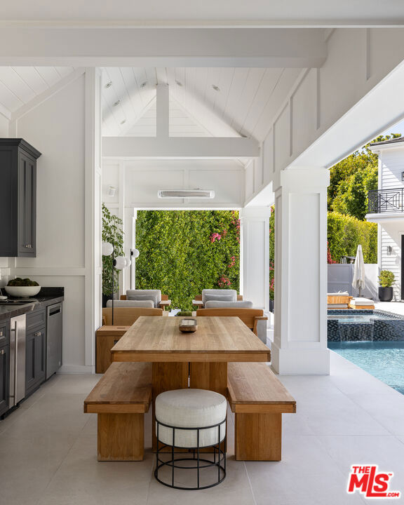 9520 Hidden Valley Road, Beverly Hills CA: https://media.crmls.org/mediaz/33bb5b8f-c83c-4c07-ac6b-a8246c53cfb1.jpg