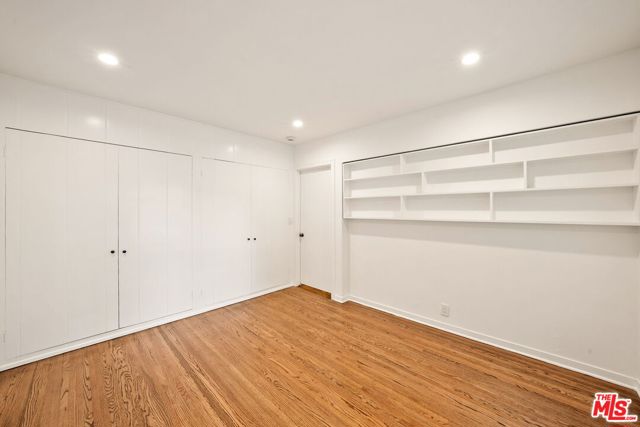 440 24th Street, Santa Monica CA: https://media.crmls.org/mediaz/33bbba49-c342-408d-b0d1-032e193e2d66.jpg