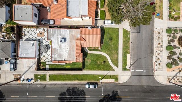 1663 S Ogden Drive, Los Angeles CA: https://media.crmls.org/mediaz/33bbe0df-75e9-4216-93b5-c1d9d0cc30da.jpg