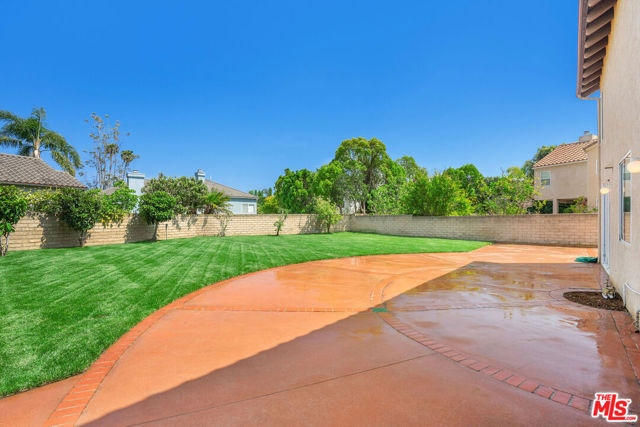 6615 Kentwood Bluffs Drive, Los Angeles CA: https://media.crmls.org/mediaz/33bbf7bd-829e-4a6b-863b-d3e559ba7f67.jpg