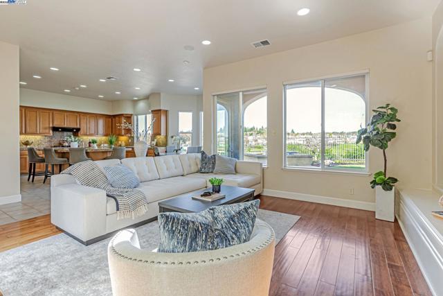 Image 8 of 51 For 9542 Velvet Leaf Cir