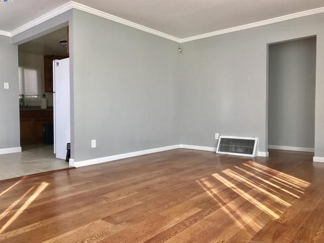 2511 Truman Ave, Oakland, California 94605, 4 Bedrooms Bedrooms, ,2 BathroomsBathrooms,Single Family Residence,For Sale,Truman Ave,41072585