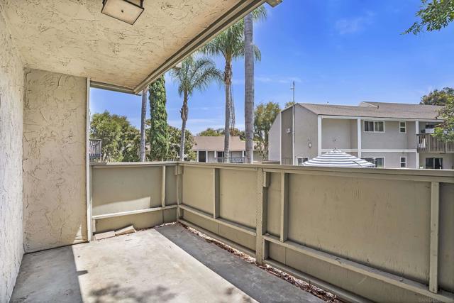 6333 COLLEGE GROVE WAY, San Diego CA: https://media.crmls.org/mediaz/33bd23f4-730b-4a13-ac50-adb07ee2cb9a.jpg