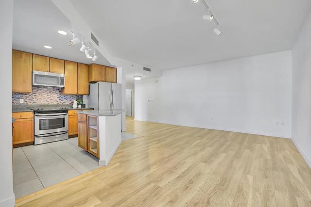 175 W Saint James Street, San Jose CA: https://media.crmls.org/mediaz/33bd8c97-bbfa-4a60-ba5d-6b8a5bf2b63d.jpg