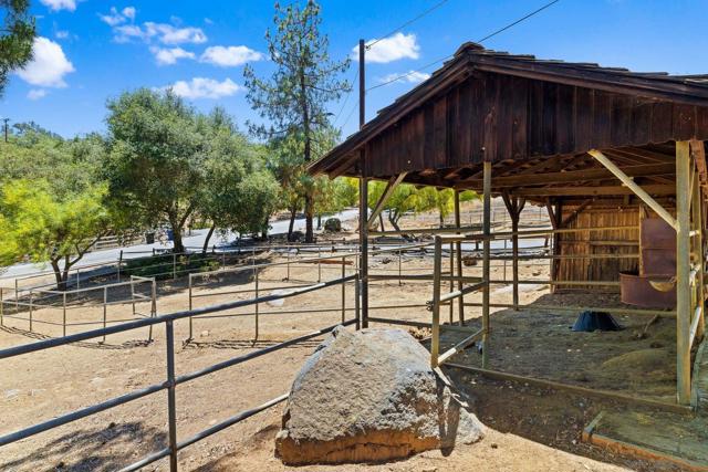 2686 Via Viejas, Alpine CA: https://media.crmls.org/mediaz/33bda298-c1ab-4bc7-aba7-2a4d94596a79.jpg