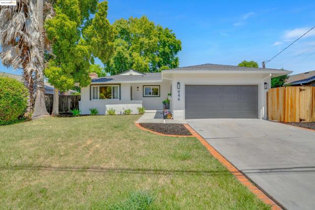 946 Notre Dame Ave, Concord CA: https://media.crmls.org/mediaz/33bdbefb-325a-4319-bd55-7368ab9f2667.jpg