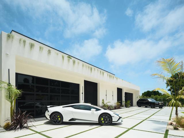 6283 La Jolla Scenic Drive S, San Diego CA: https://media.crmls.org/mediaz/33bdc85d-2bc5-413d-86a0-4f77e97de702.jpg